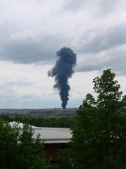 Dicke Rauchwolke über dem Flughafen Stuttgart. Foto von ha75. Dicke Rauchwolke über dem Flughafen Stuttgart.